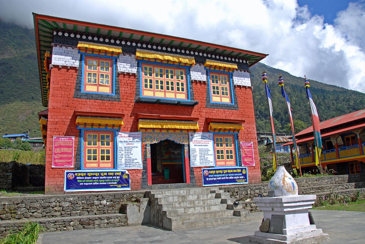 15 12 Lukla Gompa Outside